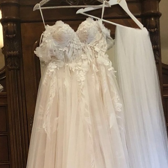 SOLD-Designer Wedding Dress - Picture 7 of 7